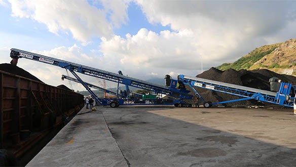 tracked conveyor loading vessel from links 